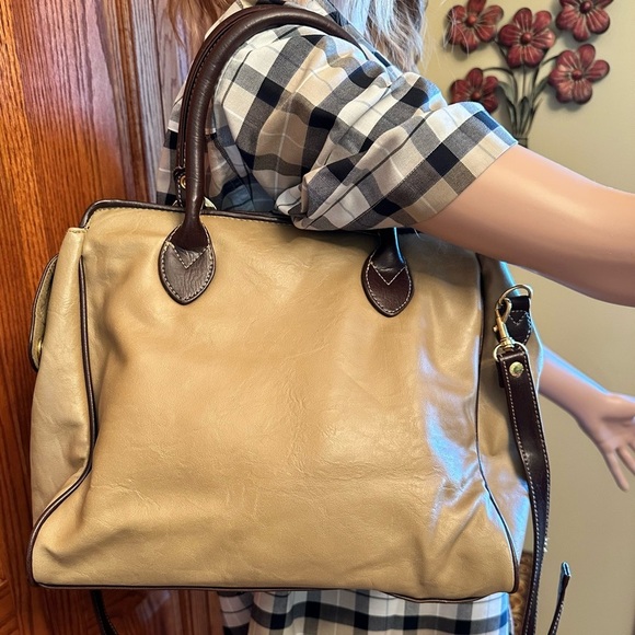 Vintage Capezio Tan Brown Trim Faux Leather Top Handbag Crossbody W Bag Charm - Picture 4 of 16